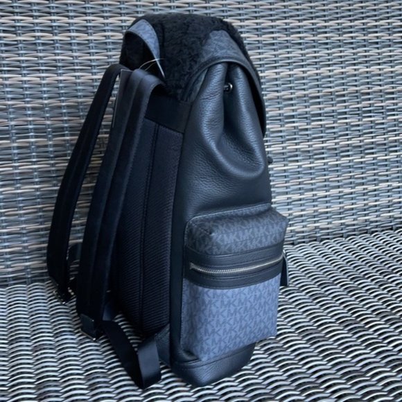 Michael Kors Cooper Signature Large Pocket Backpack Fur Trim - Picture 14 of 16